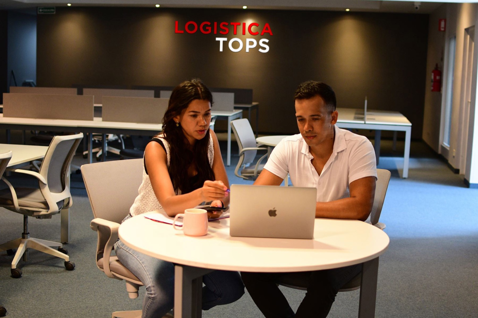 Lounge corporativo · en uso